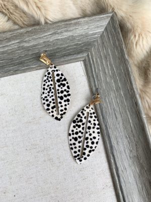 On The Spot Earrings - Ivory/Black