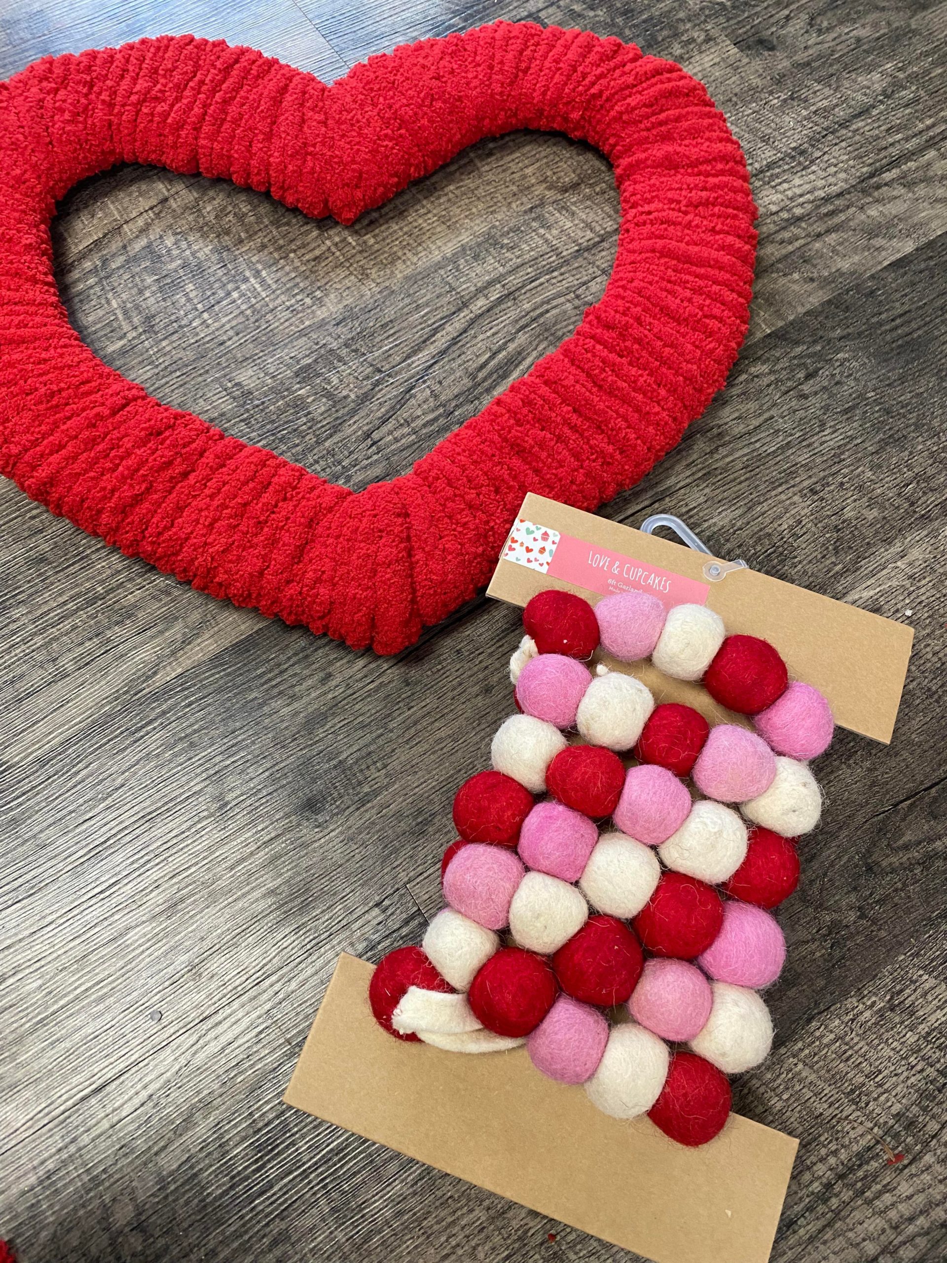 DIY Pom Pom Heart Wreath – Chalkfulloflove
