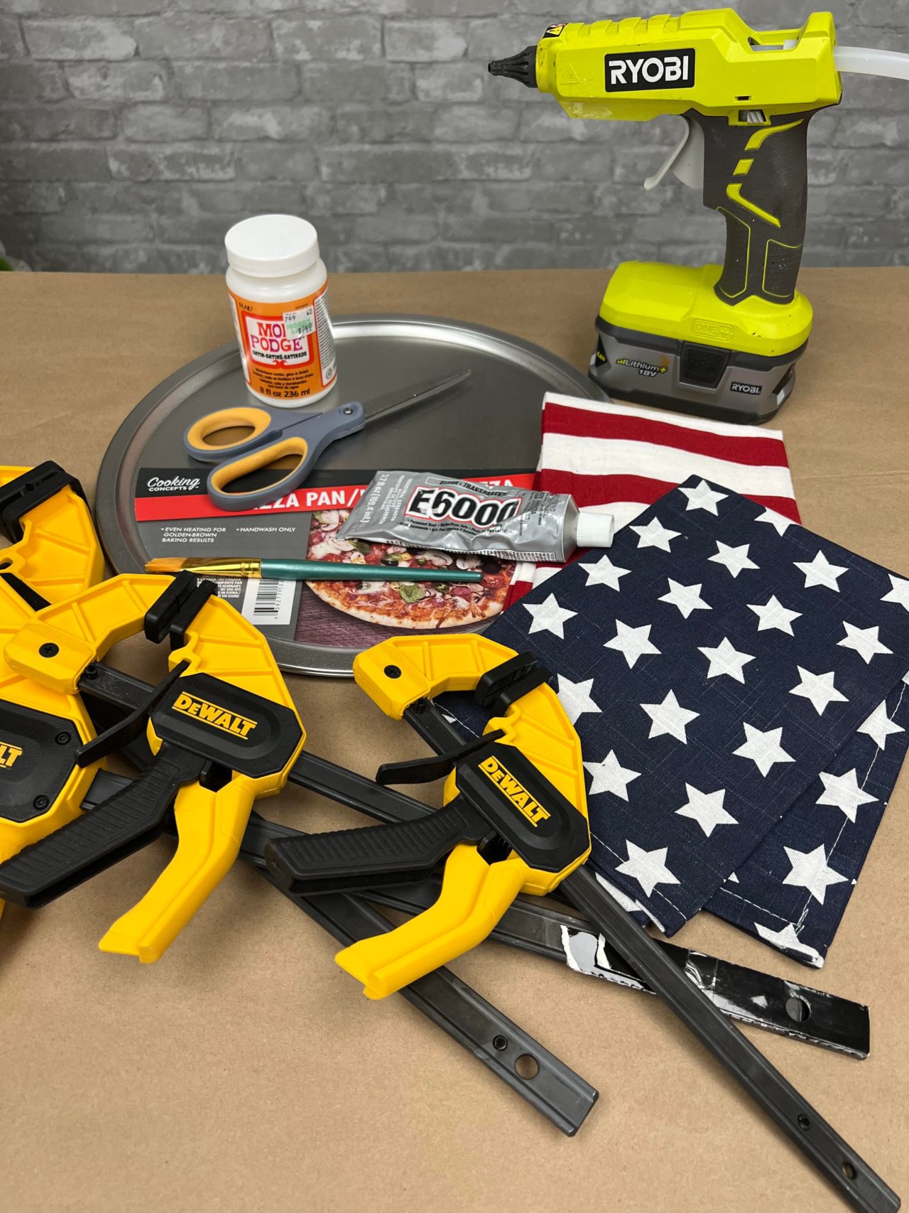 DIY Dollar Tree Pizza Pan Pocket Wreath The Shabby Tree