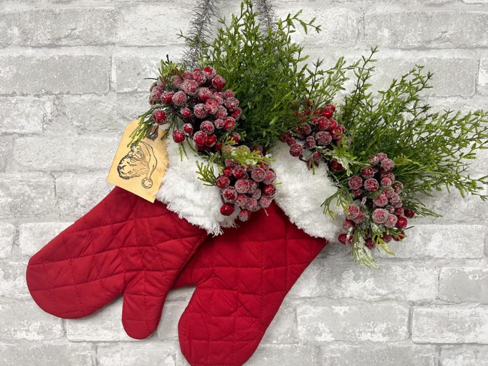 DIY Christmas Mittens Using Dollar Tree Oven Mitt The Shabby Tree