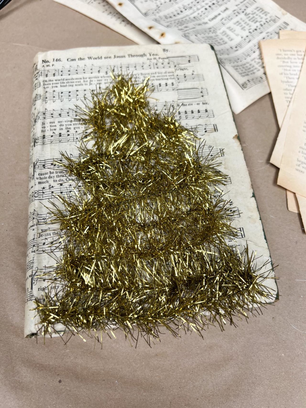 DIY Book Decoration The Shabby Tree