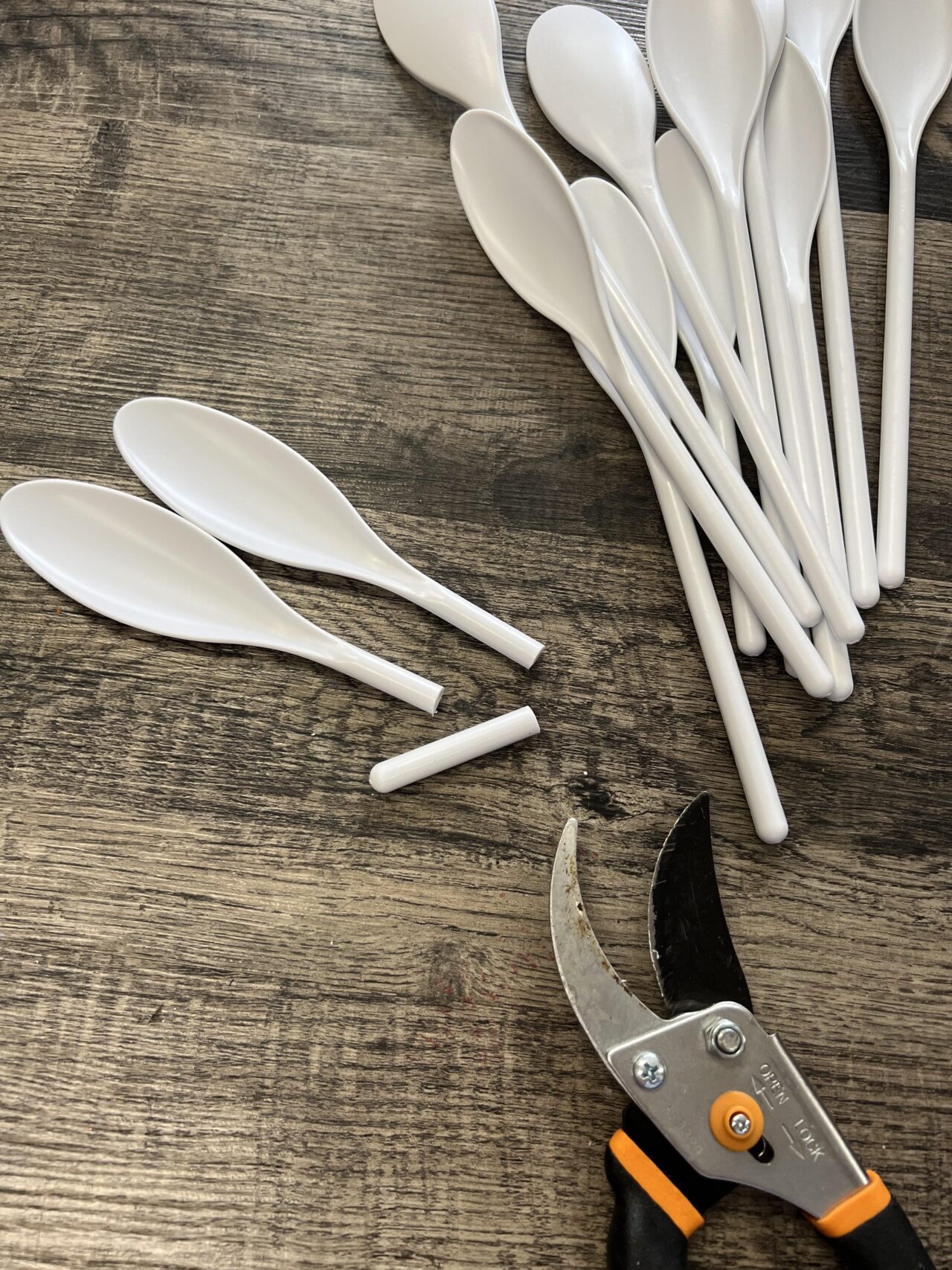 DIY Daisy Using Dollar Tree Mixing Spoons The Shabby Tree