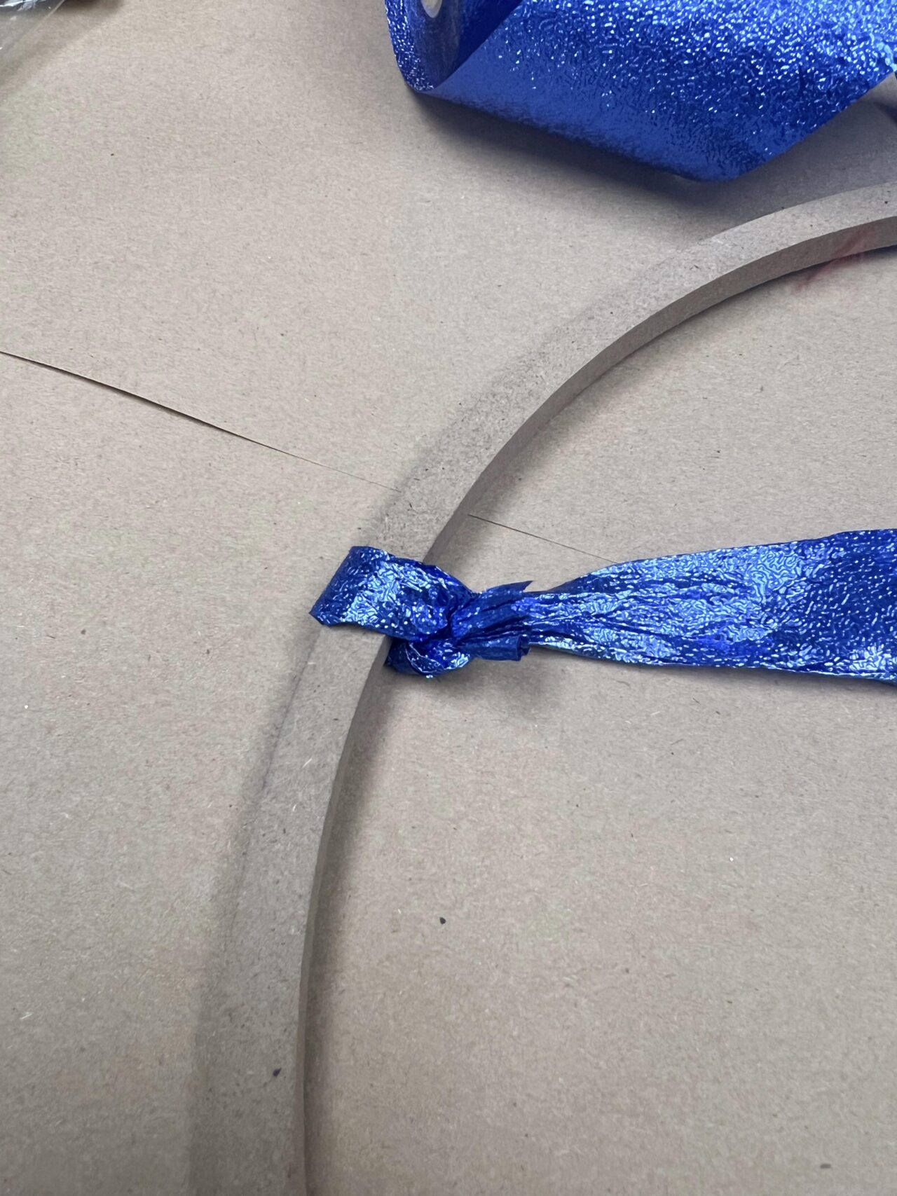 How To Use Dollar Tree Streamers To Make An Americana Decoration The Shabby Tree