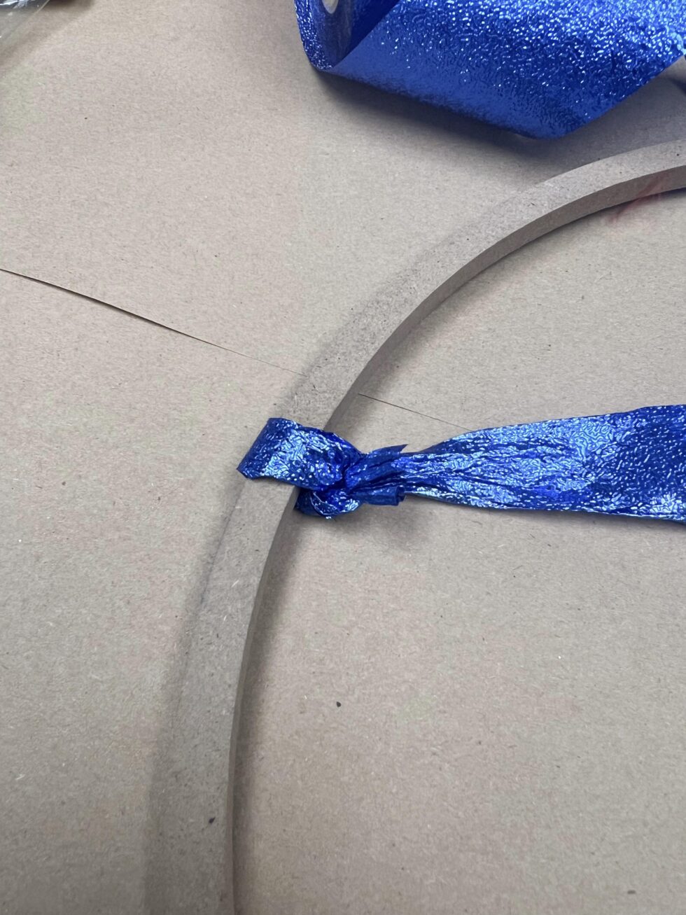 How To Use Dollar Tree Streamers To Make An Americana Decoration The Shabby Tree