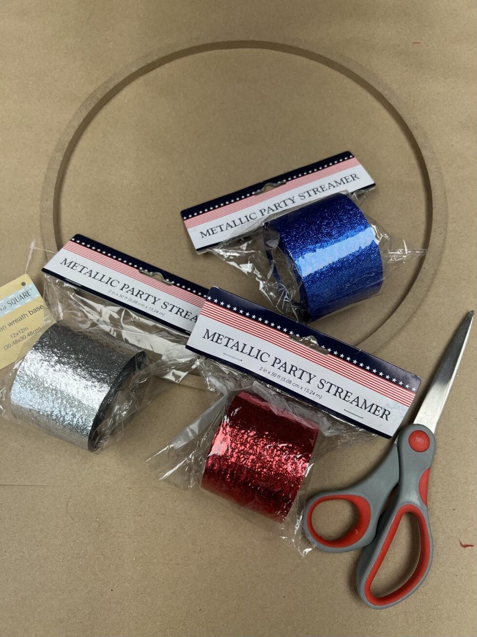 How To Use Dollar Tree Streamers To Make An Americana Decoration The Shabby Tree