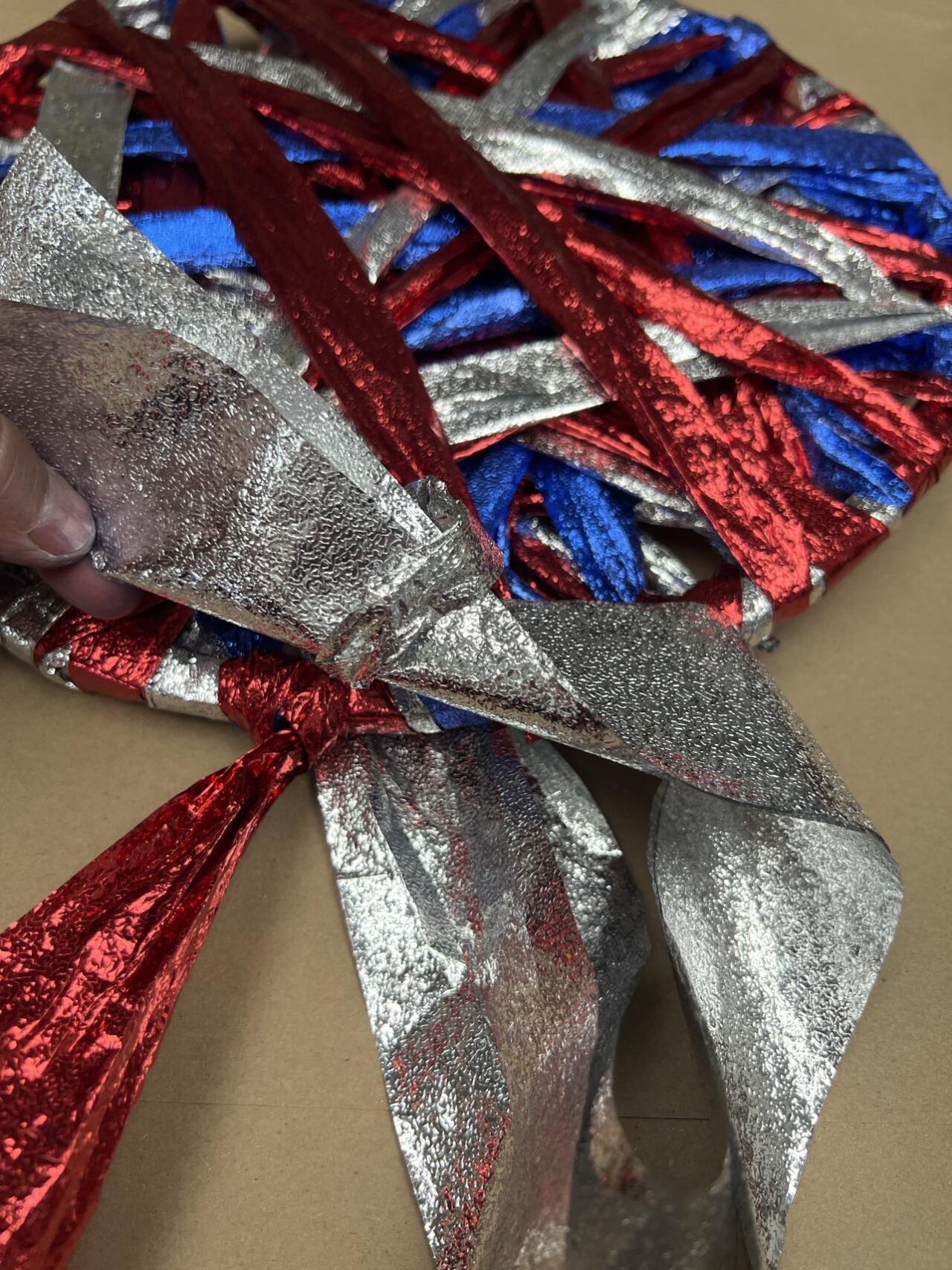 How To Use Dollar Tree Streamers To Make An Americana Decoration The Shabby Tree