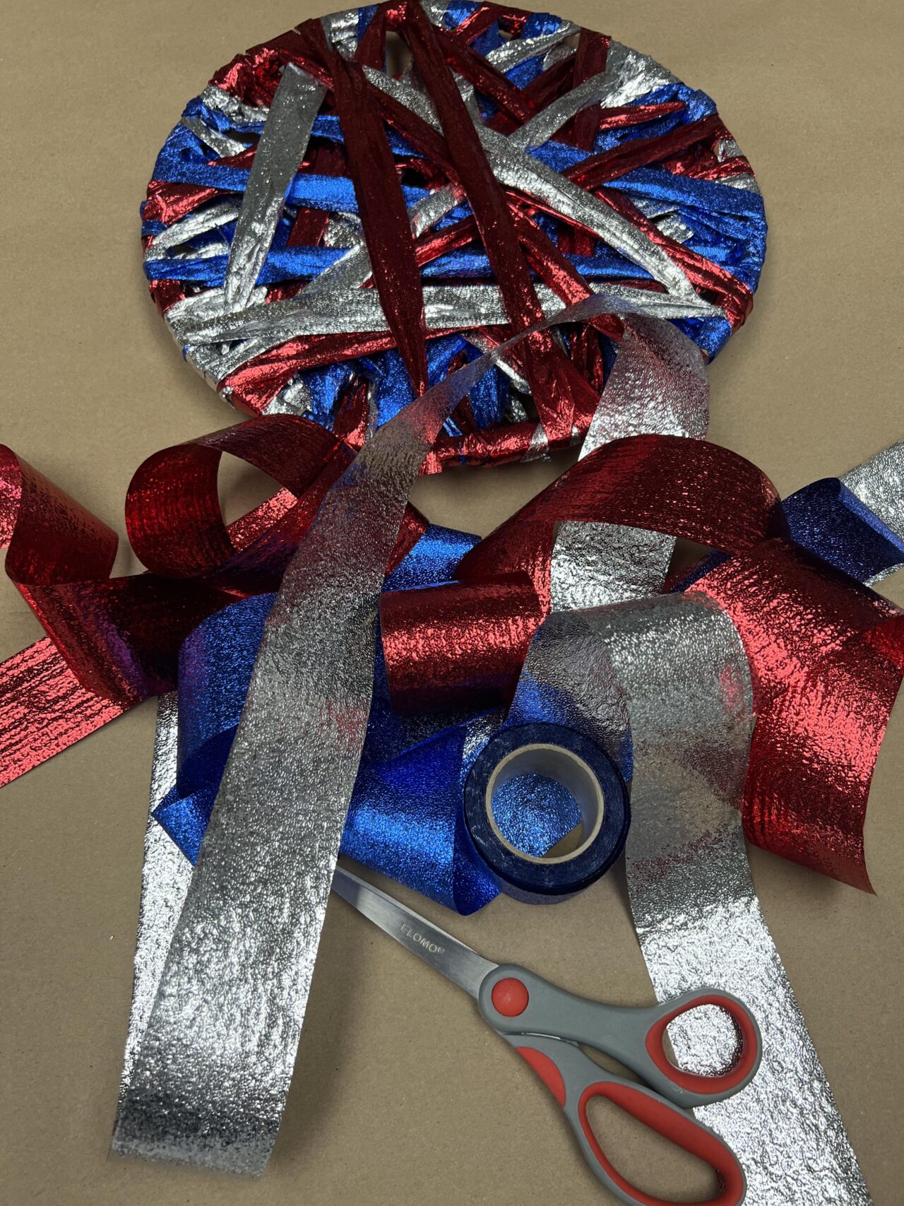 How To Use Dollar Tree Streamers To Make An Americana Decoration The Shabby Tree