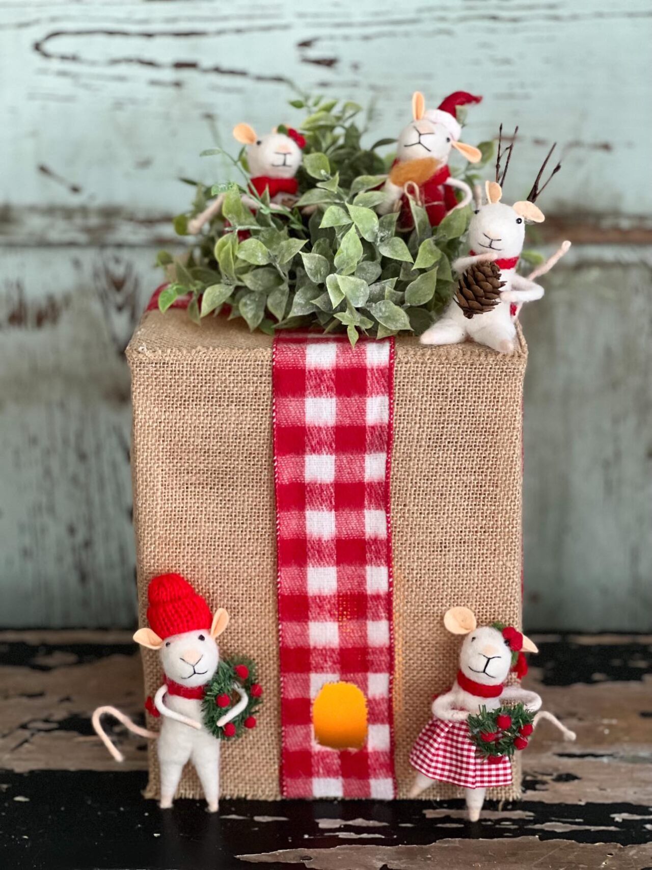 How To Make A Lighted Christmas Gift Box The Shabby Tree