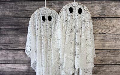 DIY Ghost Using Embroidery Hoop and Lace